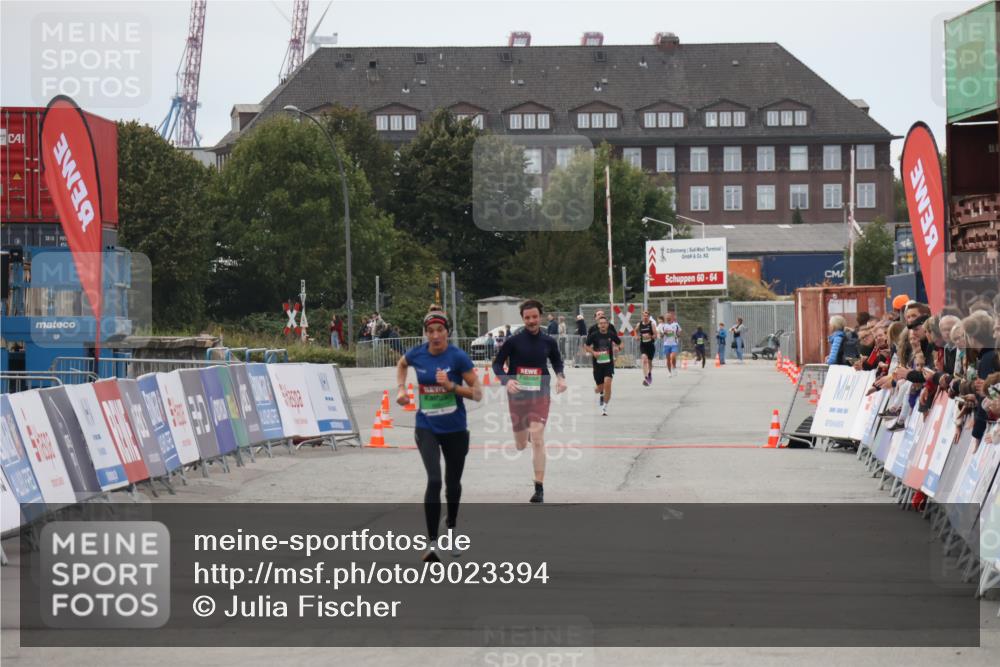 03.10.2025 - Köhlbrandbrückenlauf Julia Fischer http://msf.ph/oto/9023394 03.10.2025 15:52:59 Ziel  meine-sportfotos.de