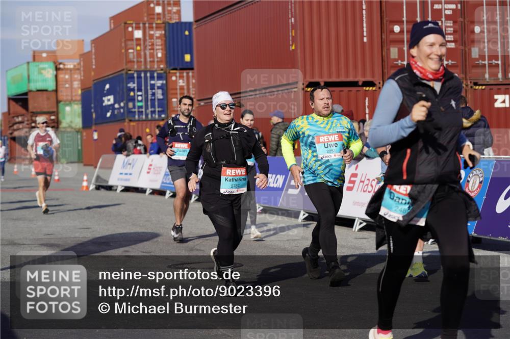 03.10.2025 - Köhlbrandbrückenlauf Michael Burmester http://msf.ph/oto/9023396 03.10.2025 10:25:42 Ziel 1652, 1653, 1948, 1998, 2000, 2251, 2382, 2383, 2489, 2635, 2644, 2787 meine-sportfotos.de