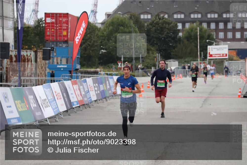 03.10.2025 - Köhlbrandbrückenlauf Julia Fischer http://msf.ph/oto/9023398 03.10.2025 15:53:01 Ziel 9591 meine-sportfotos.de