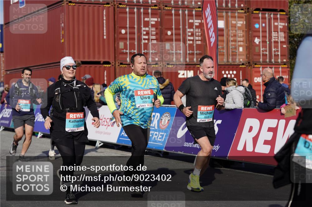 03.10.2025 - Köhlbrandbrückenlauf Michael Burmester http://msf.ph/oto/9023402 03.10.2025 10:25:43 Ziel 1652, 1653, 1948, 1998, 2000, 2251, 2382, 2383, 2489, 2635, 2644, 2787 meine-sportfotos.de