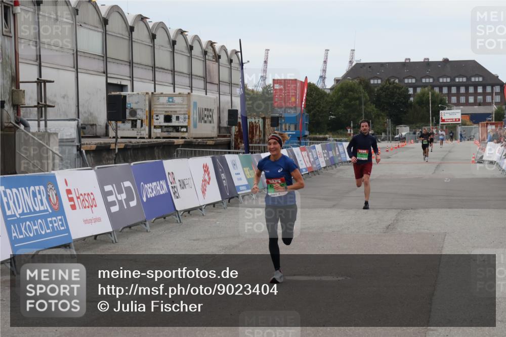 03.10.2025 - Köhlbrandbrückenlauf Julia Fischer http://msf.ph/oto/9023404 03.10.2025 15:53:04 Ziel 9461, 9591 meine-sportfotos.de