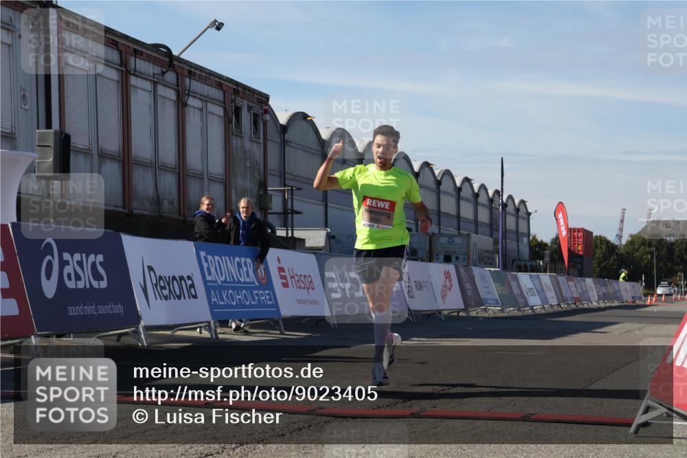 03.10.2025 - Köhlbrandbrückenlauf Luisa Fischer http://msf.ph/oto/9023405 03.10.2025 12:45:19 Ziel 6280 meine-sportfotos.de