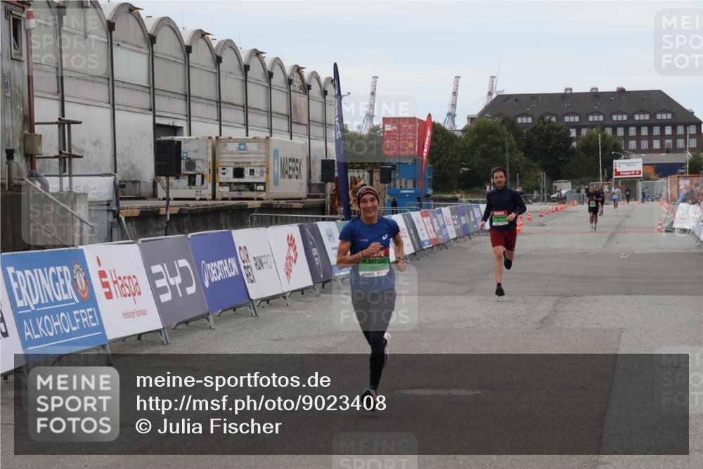 03.10.2025 - Köhlbrandbrückenlauf Julia Fischer http://msf.ph/oto/9023408 03.10.2025 15:53:05 Ziel 9461, 9591 meine-sportfotos.de