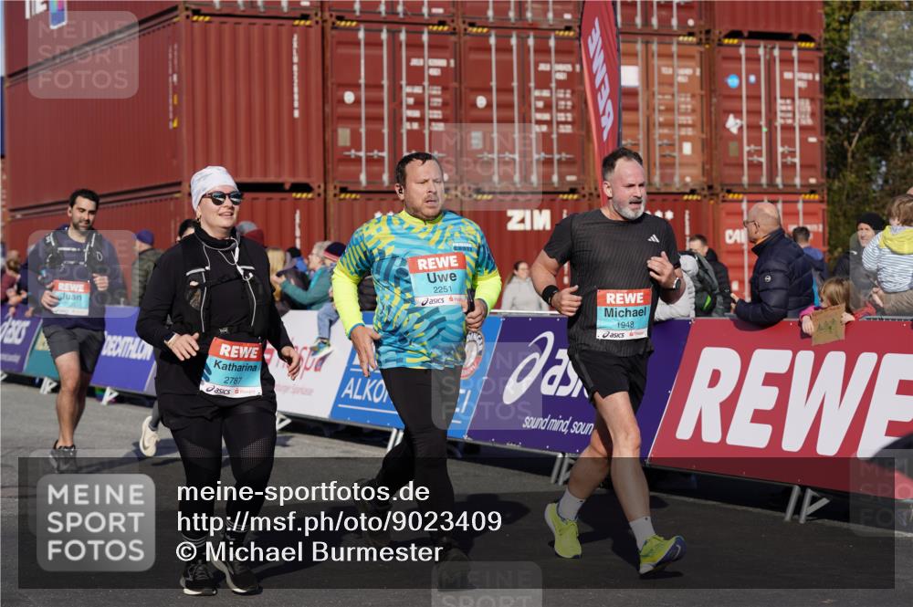 03.10.2025 - Köhlbrandbrückenlauf Michael Burmester http://msf.ph/oto/9023409 03.10.2025 10:25:43 Ziel 1652, 1653, 1948, 1998, 2000, 2251, 2382, 2383, 2489, 2635, 2644, 2787 meine-sportfotos.de