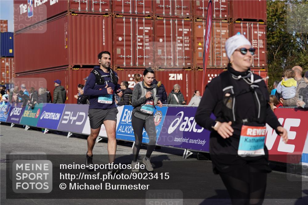 03.10.2025 - Köhlbrandbrückenlauf Michael Burmester http://msf.ph/oto/9023415 03.10.2025 10:25:44 Ziel 1652, 1653, 1940, 1948, 1998, 2000, 2251, 2382, 2383, 2489, 2635, 2644, 2787 meine-sportfotos.de