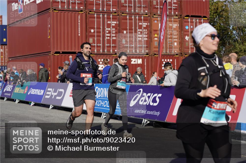 03.10.2025 - Köhlbrandbrückenlauf Michael Burmester http://msf.ph/oto/9023420 03.10.2025 10:25:45 Ziel 1653, 1940, 1948, 1998, 2000, 2251, 2382, 2383, 2406, 2489, 2532, 2635, 2644, 2787 meine-sportfotos.de