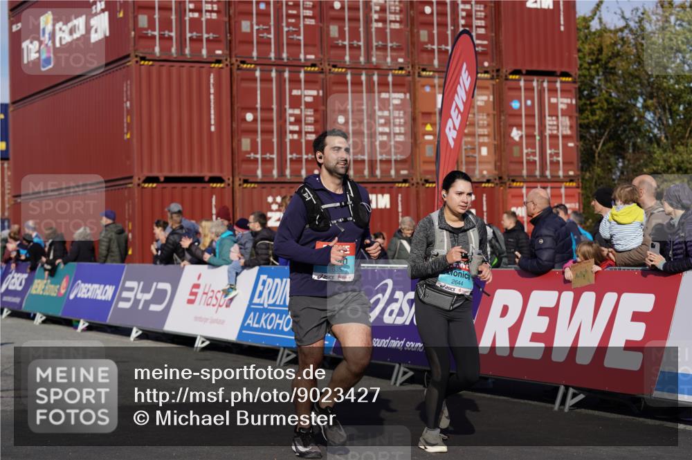 03.10.2025 - Köhlbrandbrückenlauf Michael Burmester http://msf.ph/oto/9023427 03.10.2025 10:25:45 Ziel 1653, 1940, 1948, 1998, 2000, 2251, 2382, 2383, 2406, 2489, 2532, 2635, 2644, 2787 meine-sportfotos.de