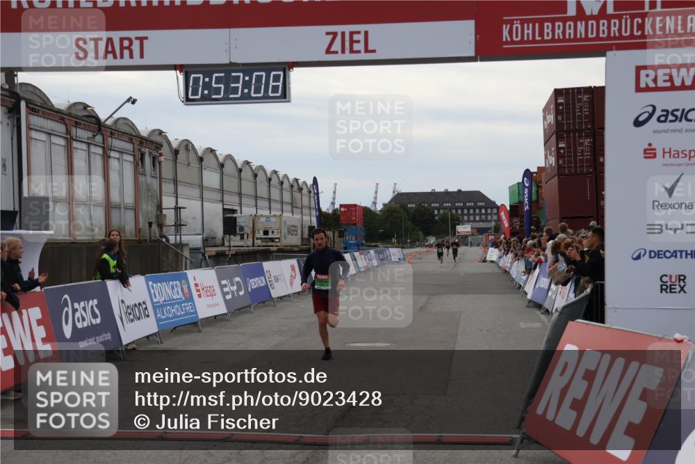 03.10.2025 - Köhlbrandbrückenlauf Julia Fischer http://msf.ph/oto/9023428 03.10.2025 15:53:08 Ziel 9461, 9591 meine-sportfotos.de