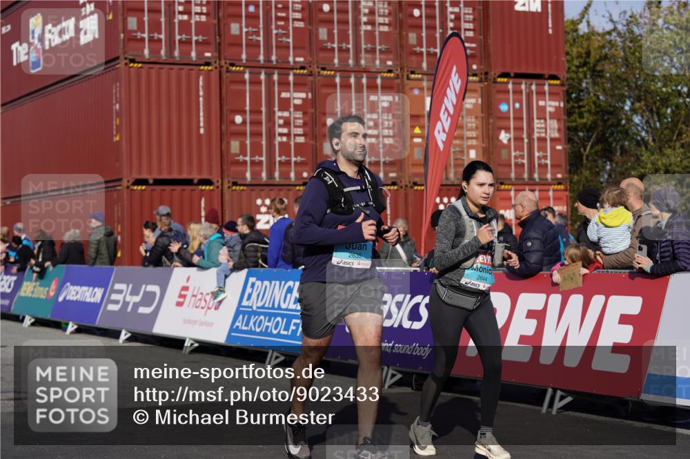 03.10.2025 - Köhlbrandbrückenlauf Michael Burmester http://msf.ph/oto/9023433 03.10.2025 10:25:45 Ziel 1653, 1940, 1948, 1998, 2000, 2251, 2382, 2383, 2406, 2489, 2532, 2635, 2644, 2787 meine-sportfotos.de