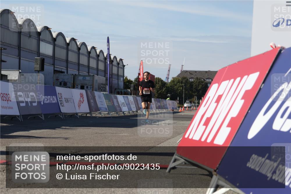 03.10.2025 - Köhlbrandbrückenlauf Luisa Fischer http://msf.ph/oto/9023435 03.10.2025 12:45:46 Ziel 4010 meine-sportfotos.de