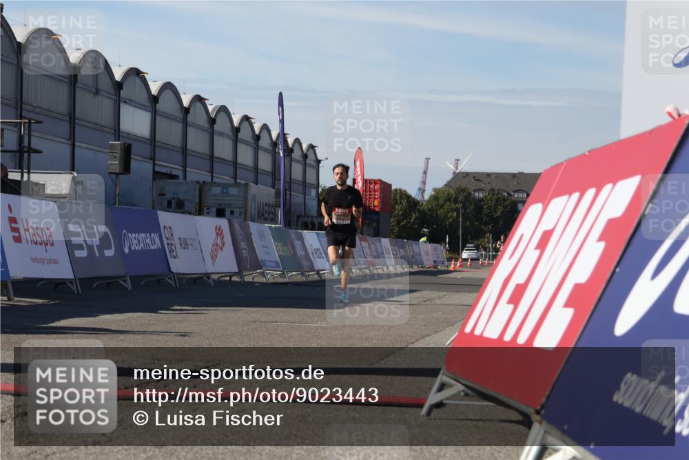 03.10.2025 - Köhlbrandbrückenlauf Luisa Fischer http://msf.ph/oto/9023443 03.10.2025 12:45:46 Ziel 4010 meine-sportfotos.de