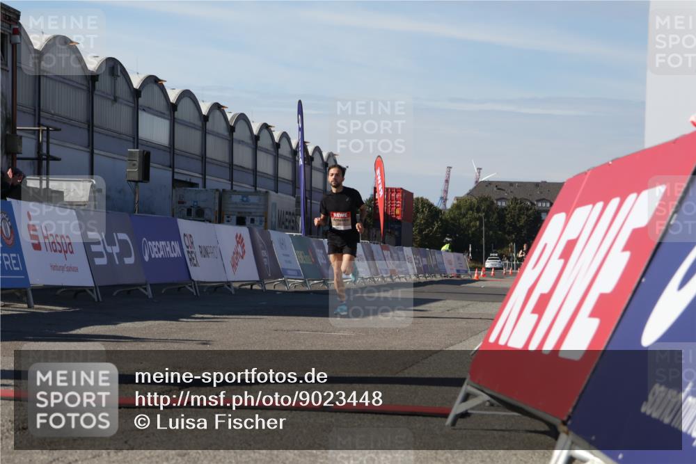 03.10.2025 - Köhlbrandbrückenlauf Luisa Fischer http://msf.ph/oto/9023448 03.10.2025 12:45:47 Ziel 4010 meine-sportfotos.de