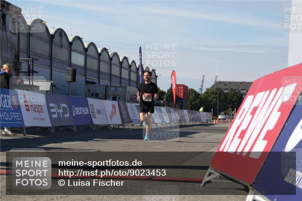 03.10.2025 - Köhlbrandbrückenlauf Luisa Fischer http://msf.ph/oto/9023453 03.10.2025 12:45:47 Ziel 4010 meine-sportfotos.de