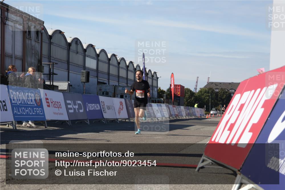 03.10.2025 - Köhlbrandbrückenlauf Luisa Fischer http://msf.ph/oto/9023454 03.10.2025 12:45:47 Ziel 4010 meine-sportfotos.de