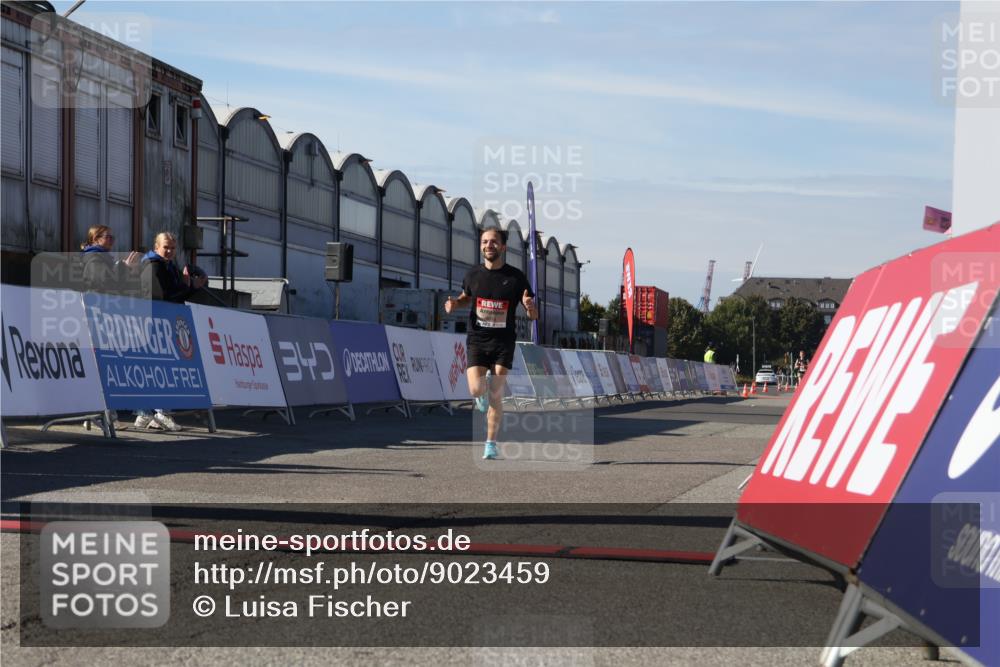 03.10.2025 - Köhlbrandbrückenlauf Luisa Fischer http://msf.ph/oto/9023459 03.10.2025 12:45:48 Ziel 4010 meine-sportfotos.de