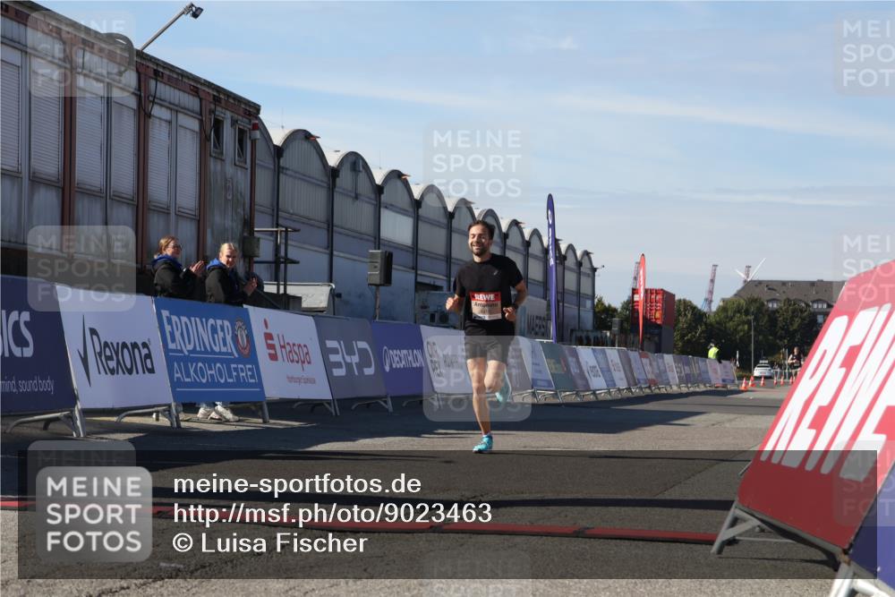 03.10.2025 - Köhlbrandbrückenlauf Luisa Fischer http://msf.ph/oto/9023463 03.10.2025 12:45:48 Ziel 4010 meine-sportfotos.de