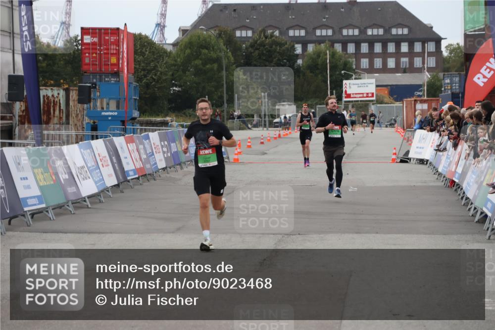03.10.2025 - Köhlbrandbrückenlauf Julia Fischer http://msf.ph/oto/9023468 03.10.2025 15:53:17 Ziel 9461, 9707 meine-sportfotos.de