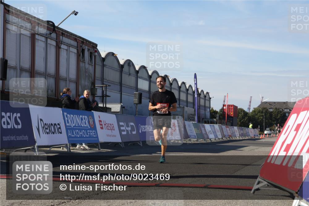 03.10.2025 - Köhlbrandbrückenlauf Luisa Fischer http://msf.ph/oto/9023469 03.10.2025 12:45:48 Ziel 4010 meine-sportfotos.de