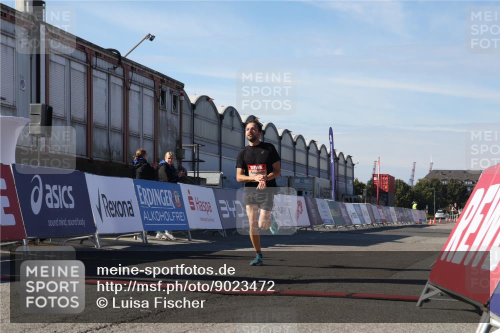 03.10.2025 - Köhlbrandbrückenlauf Luisa Fischer http://msf.ph/oto/9023472 03.10.2025 12:45:49 Ziel 4010 meine-sportfotos.de