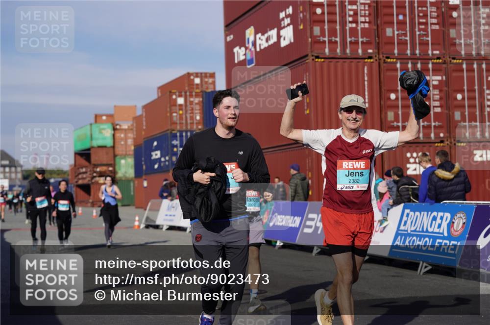 03.10.2025 - Köhlbrandbrückenlauf Michael Burmester http://msf.ph/oto/9023473 03.10.2025 10:25:48 Ziel 1940, 2000, 2382, 2383, 2406, 2532, 2635, 2644 meine-sportfotos.de