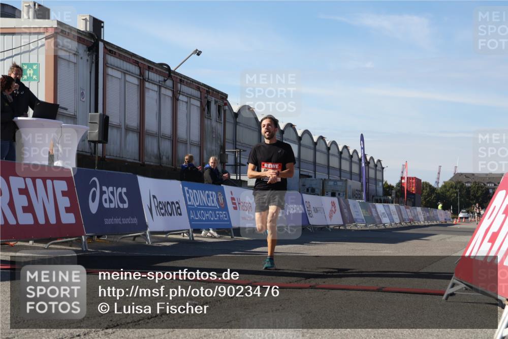 03.10.2025 - Köhlbrandbrückenlauf Luisa Fischer http://msf.ph/oto/9023476 03.10.2025 12:45:49 Ziel 4010 meine-sportfotos.de