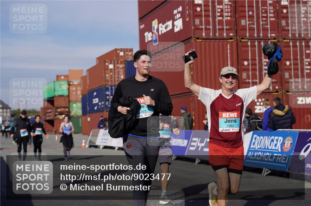 03.10.2025 - Köhlbrandbrückenlauf Michael Burmester http://msf.ph/oto/9023477 03.10.2025 10:25:48 Ziel 1940, 2000, 2382, 2383, 2406, 2532, 2635, 2644 meine-sportfotos.de
