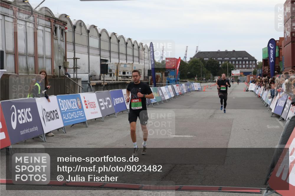 03.10.2025 - Köhlbrandbrückenlauf Julia Fischer http://msf.ph/oto/9023482 03.10.2025 15:53:21 Ziel 7143, 9707 meine-sportfotos.de