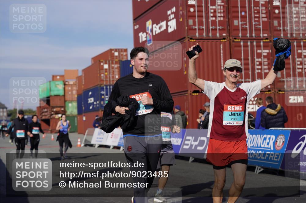 03.10.2025 - Köhlbrandbrückenlauf Michael Burmester http://msf.ph/oto/9023485 03.10.2025 10:25:48 Ziel 1940, 2000, 2382, 2383, 2406, 2532, 2635, 2644 meine-sportfotos.de