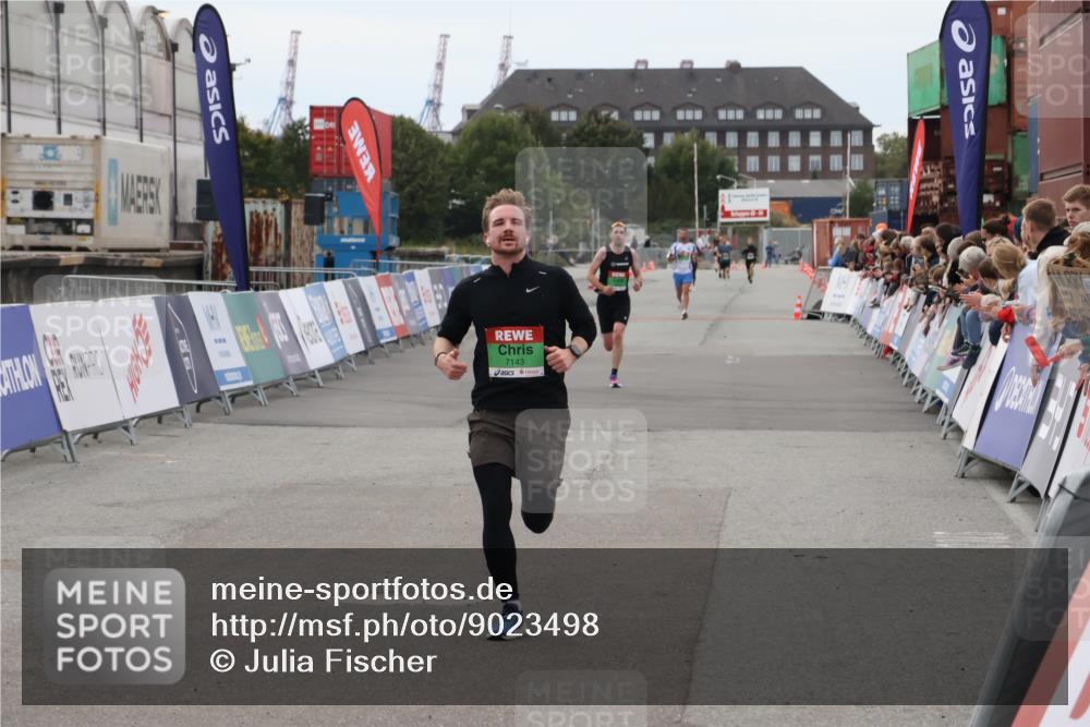 03.10.2025 - Köhlbrandbrückenlauf Julia Fischer http://msf.ph/oto/9023498 03.10.2025 15:53:24 Ziel 7143, 9707 meine-sportfotos.de