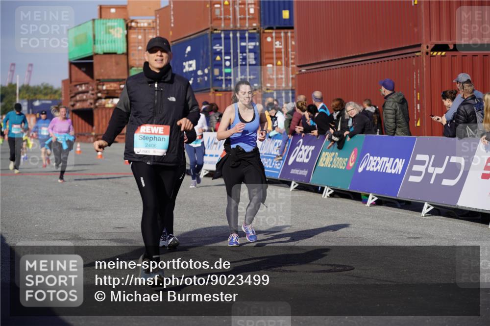 03.10.2025 - Köhlbrandbrückenlauf Michael Burmester http://msf.ph/oto/9023499 03.10.2025 10:25:51 Ziel 1847, 1924, 1940, 2000, 2382, 2383, 2406, 2532 meine-sportfotos.de