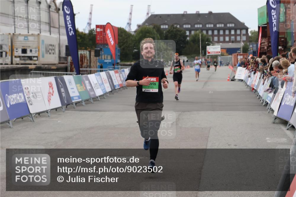 03.10.2025 - Köhlbrandbrückenlauf Julia Fischer http://msf.ph/oto/9023502 03.10.2025 15:53:24 Ziel 7143, 9707 meine-sportfotos.de