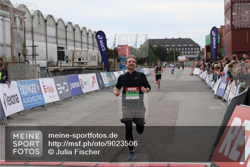 03.10.2025 - Köhlbrandbrückenlauf Julia Fischer http://msf.ph/oto/9023506 03.10.2025 15:53:26 Ziel 7143, 9058, 9707 meine-sportfotos.de