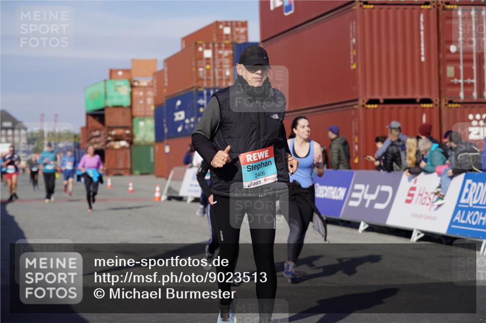 03.10.2025 - Köhlbrandbrückenlauf Michael Burmester http://msf.ph/oto/9023513 03.10.2025 10:25:52 Ziel 1847, 1924, 1940, 2000, 2406, 2532 meine-sportfotos.de