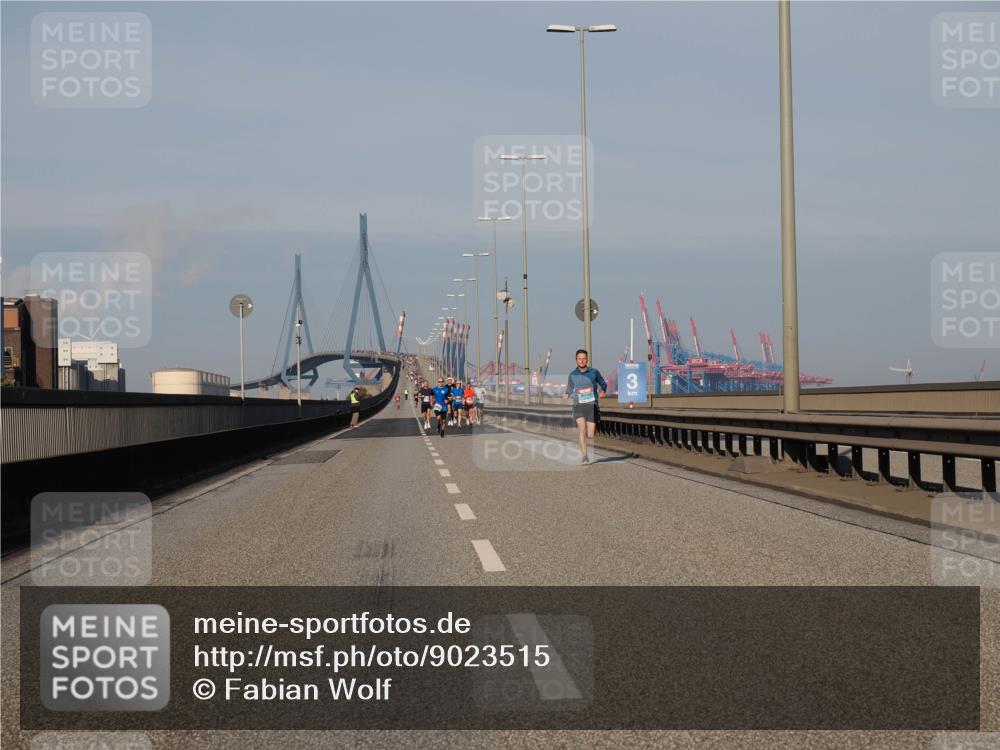 03.10.2025 - Köhlbrandbrückenlauf Fabian Wolf http://msf.ph/oto/9023515 03.10.2025 09:39:44 Position 3  meine-sportfotos.de