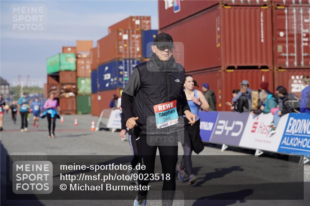 03.10.2025 - Köhlbrandbrückenlauf Michael Burmester http://msf.ph/oto/9023518 03.10.2025 10:25:53 Ziel 1847, 1924, 1940, 2111, 2406, 2532 meine-sportfotos.de