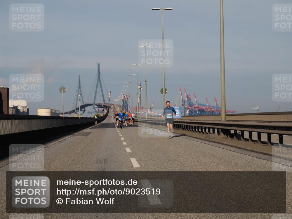 03.10.2025 - Köhlbrandbrückenlauf Fabian Wolf http://msf.ph/oto/9023519 03.10.2025 09:39:45 Position 3  meine-sportfotos.de