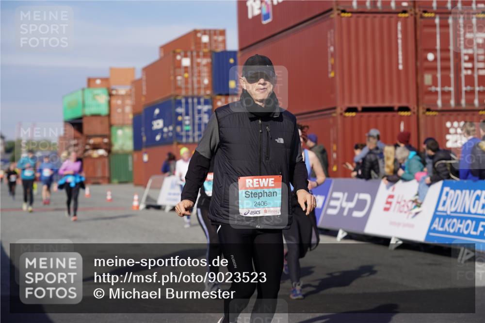 03.10.2025 - Köhlbrandbrückenlauf Michael Burmester http://msf.ph/oto/9023523 03.10.2025 10:25:53 Ziel 1847, 1924, 1940, 2111, 2406, 2532 meine-sportfotos.de
