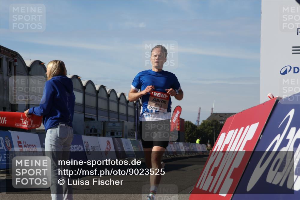 03.10.2025 - Köhlbrandbrückenlauf Luisa Fischer http://msf.ph/oto/9023525 03.10.2025 12:46:36 Ziel 4033 meine-sportfotos.de