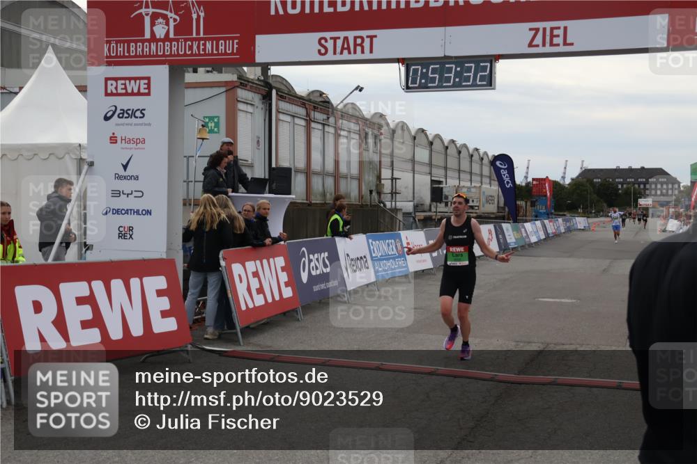 03.10.2025 - Köhlbrandbrückenlauf Julia Fischer http://msf.ph/oto/9023529 03.10.2025 15:53:32 Ziel 7143, 9058 meine-sportfotos.de