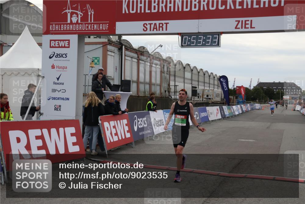 03.10.2025 - Köhlbrandbrückenlauf Julia Fischer http://msf.ph/oto/9023535 03.10.2025 15:53:33 Ziel 7143, 9058 meine-sportfotos.de