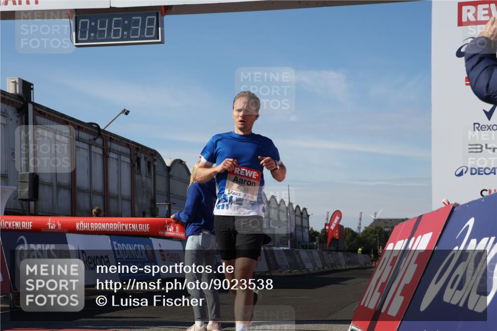 03.10.2025 - Köhlbrandbrückenlauf Luisa Fischer http://msf.ph/oto/9023538 03.10.2025 12:46:37 Ziel 4027, 4033 meine-sportfotos.de