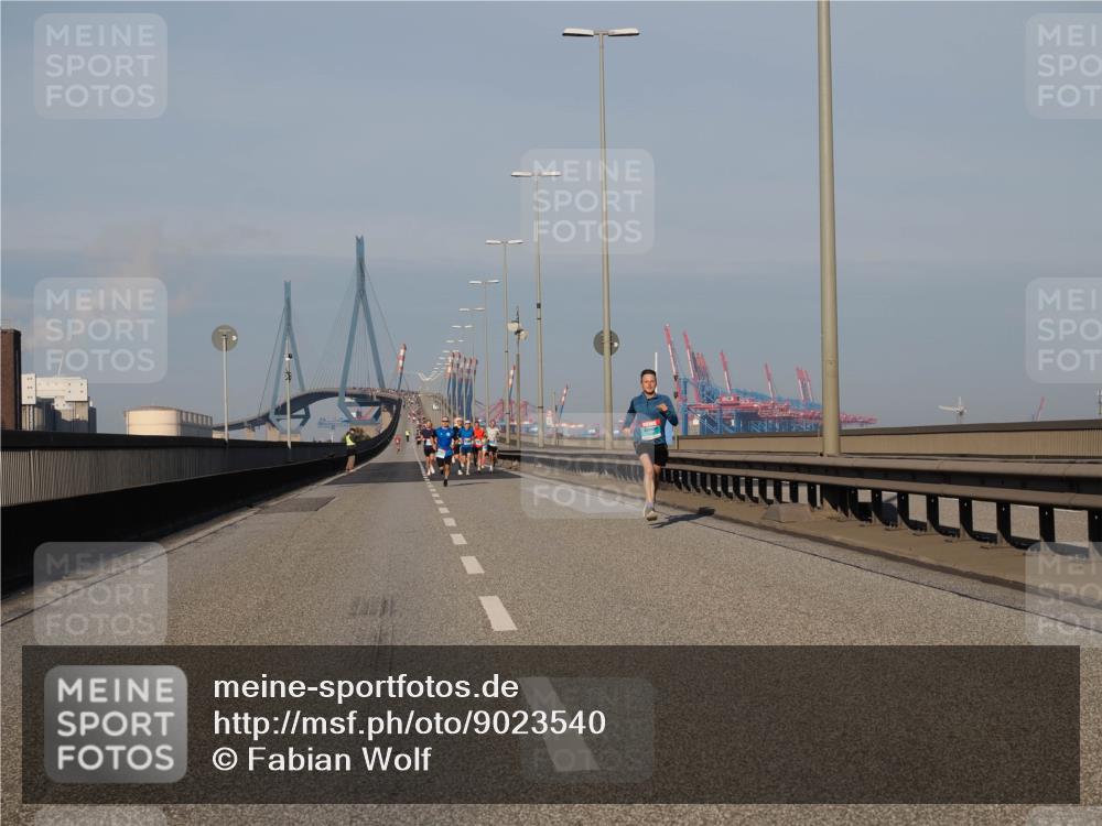 03.10.2025 - Köhlbrandbrückenlauf Fabian Wolf http://msf.ph/oto/9023540 03.10.2025 09:39:45 Position 3  meine-sportfotos.de