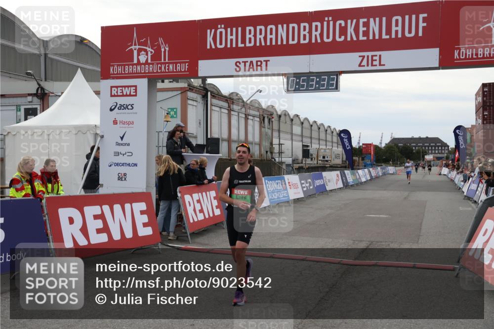03.10.2025 - Köhlbrandbrückenlauf Julia Fischer http://msf.ph/oto/9023542 03.10.2025 15:53:34 Ziel 7143, 9058 meine-sportfotos.de