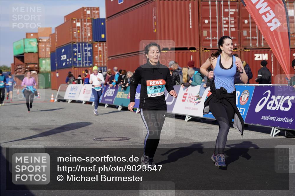 03.10.2025 - Köhlbrandbrückenlauf Michael Burmester http://msf.ph/oto/9023547 03.10.2025 10:25:54 Ziel 1847, 1924, 1940, 2111, 2406, 2532, 3151 meine-sportfotos.de