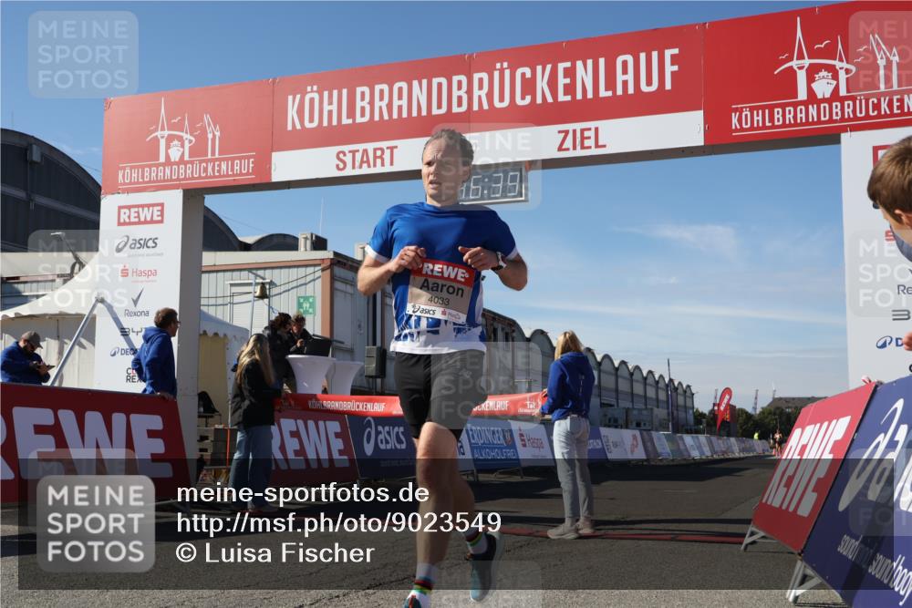 03.10.2025 - Köhlbrandbrückenlauf Luisa Fischer http://msf.ph/oto/9023549 03.10.2025 12:46:37 Ziel 4027, 4033 meine-sportfotos.de