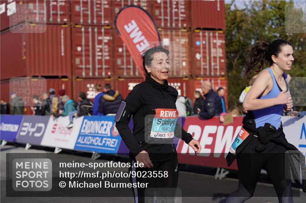 03.10.2025 - Köhlbrandbrückenlauf Michael Burmester http://msf.ph/oto/9023558 03.10.2025 10:25:55 Ziel 1847, 1924, 1940, 2111, 2406, 2532, 3151 meine-sportfotos.de