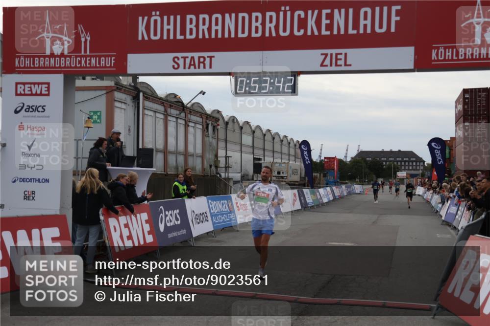 03.10.2025 - Köhlbrandbrückenlauf Julia Fischer http://msf.ph/oto/9023561 03.10.2025 15:53:43 Ziel 7047, 9322 meine-sportfotos.de