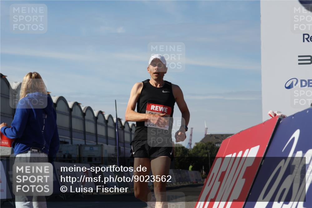 03.10.2025 - Köhlbrandbrückenlauf Luisa Fischer http://msf.ph/oto/9023562 03.10.2025 12:46:42 Ziel 4027, 4033 meine-sportfotos.de
