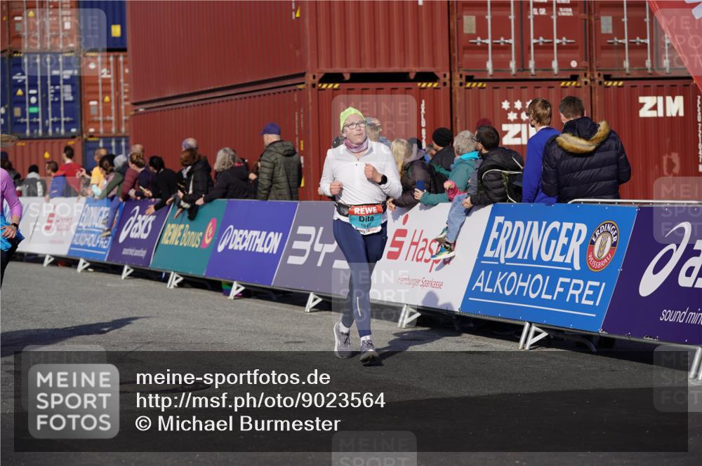 03.10.2025 - Köhlbrandbrückenlauf Michael Burmester http://msf.ph/oto/9023564 03.10.2025 10:25:57 Ziel 1847, 1924, 2001, 2111, 2406, 2532, 3151 meine-sportfotos.de