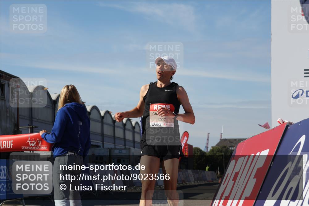 03.10.2025 - Köhlbrandbrückenlauf Luisa Fischer http://msf.ph/oto/9023566 03.10.2025 12:46:43 Ziel 4027, 4033, 6740 meine-sportfotos.de